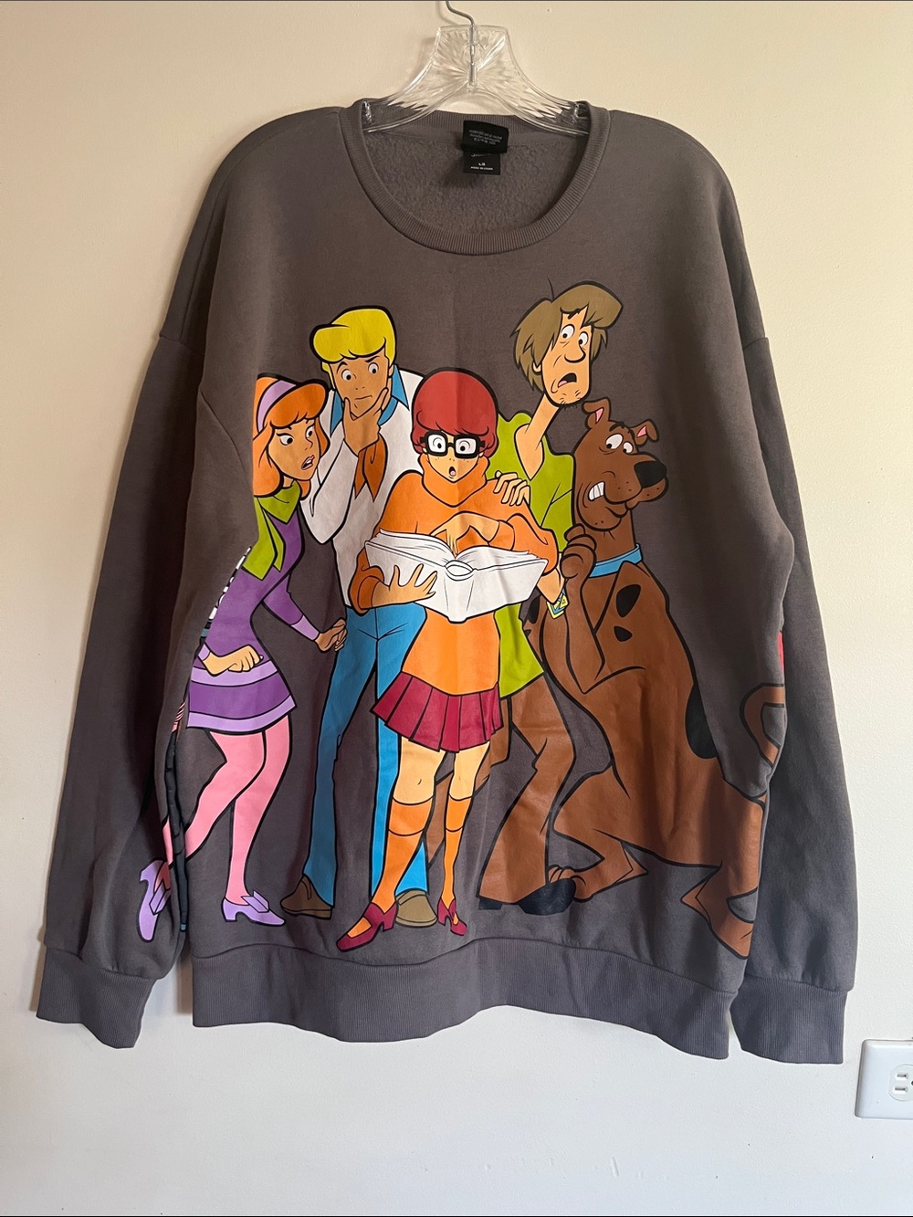 Scooby-Doo!  Gray Graphic Sweater with Cartoon Print